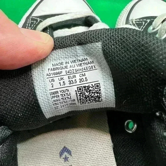 Youth Size 2 Black Converse All Stars Chuck Taylors - Picture 4 of 5